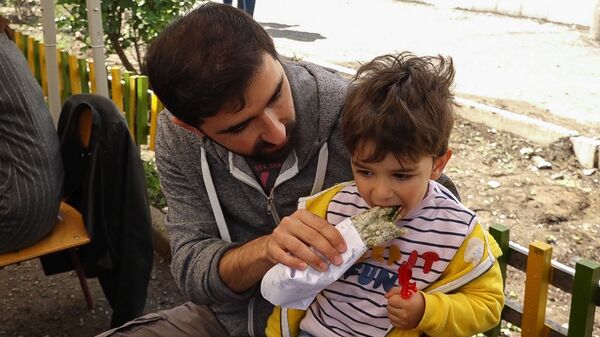 Մին ասի`«կծմնձուկ». արցախցիները փորձության էին ենթարկում ժենգյալով հացի փառատոնի հյուրերին Մին ասի`«կծմնձուկ». արցախցիները փորձության էին ենթարկում ժենգյալով հացի փառատոնի հյուրերին - Sputnik Արմենիա