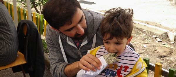 Посетители ежегодного фестиваля Женгялов хаца в селе Атерк (11 мая 2019). Карабах Посетители ежегодного фестиваля Женгялов хаца в селе Атерк (11 мая 2019). Карабах - Sputnik Արմենիա