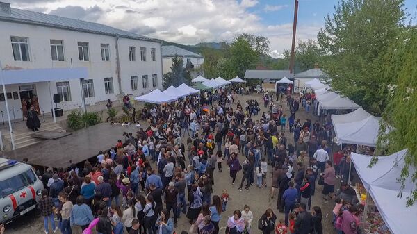 Մին ասի`«կծմնձուկ». արցախցիները փորձության էին ենթարկում ժենգյալով հացի փառատոնի հյուրերին Մին ասի`«կծմնձուկ». արցախցիները փորձության էին ենթարկում ժենգյալով հացի փառատոնի հյուրերին - Sputnik Արմենիա