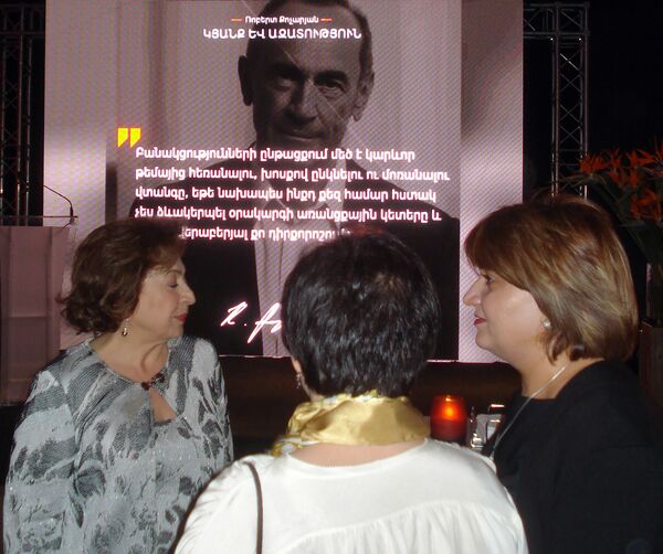 Երկրորդ անգամ առանց հեղինակի․ Երևանում կայացավ Ռոբերտ Քոչարյանի գրքի շնորհանդեսը - Sputnik Արմենիա