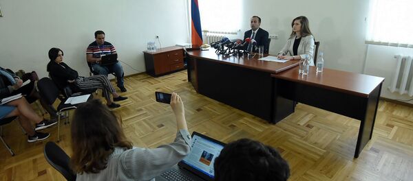 Пресс-конференция министра здравоохранения Арсена Торосяна по итогам первого года пребывания на посту (13 мая 2019). Еревaн Пресс-конференция министра здравоохранения Арсена Торосяна по итогам первого года пребывания на посту (13 мая 2019). Еревaн - Sputnik Արմենիա