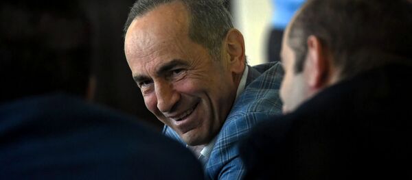 Роберт Кочарян с адвокатами на заседании суда по делу 1 марта (13 мая 2019). Еревaн Роберт Кочарян с адвокатами на заседании суда по делу 1 марта (13 мая 2019). Еревaн - Sputnik Արմենիա