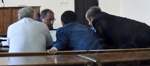 Роберт Кочарян с адвокатами на заседании суда по делу 1 марта (13 мая 2019). Еревaн Роберт Кочарян с адвокатами на заседании суда по делу 1 марта (13 мая 2019). Еревaн - Sputnik Արմենիա