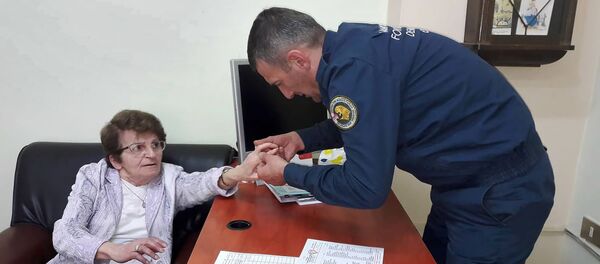 Сотрудник гуманитарной миссии Армении в Сирии Сотрудник гуманитарной миссии Армении в Сирии - Sputnik Армения