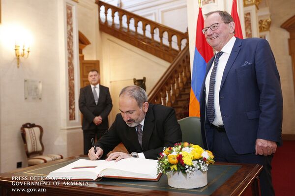 Վարչապետը հանդիպել է Լյուքսեմբուրգի պատգամավորների պալատի ղեկավարի հետ Վարչապետը հանդիպել է Լյուքսեմբուրգի պատգամավորների պալատի ղեկավարի հետ - Sputnik Արմենիա