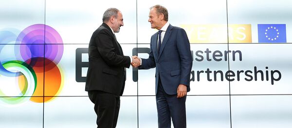 Премьер-министр Армении Никол Пашинян и председатель Европейского совета Дональд Туск на встрече лидеров стран-участниц инициативы ЕС Восточное партнерство (13 мая 2019). Брюссель Премьер-министр Армении Никол Пашинян и председатель Европейского совета Дональд Туск на встрече лидеров стран-участниц инициативы ЕС Восточное партнерство (13 мая 2019). Брюссель - Sputnik Արմենիա