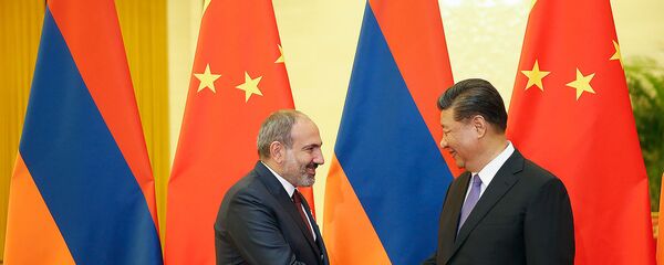 Встреча премьер-министра Армении Никола Пашиняна с председателем КНР Си Цзиньпином в большом Народном зале (14 мая 2019). Пекин Встреча премьер-министра Армении Никола Пашиняна с председателем КНР Си Цзиньпином в большом Народном зале (14 мая 2019). Пекин - Sputnik Армения