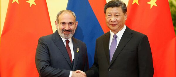 Встреча премьер-министра Армении Никола Пашиняна с председателем КНР Си Цзиньпином в большом Народном зале (14 мая 2019). Пекин Встреча премьер-министра Армении Никола Пашиняна с председателем КНР Си Цзиньпином в большом Народном зале (14 мая 2019). Пекин - Sputnik Армения