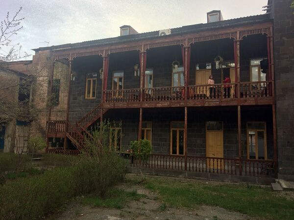 Գյումրու պատմության մոռացված մասնիկը. ինչ կլինի Ֆրունզիկի և Գալյա Նովենցի «սիրո տան» հետ - Sputnik Արմենիա