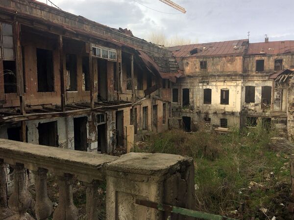 Գյումրու պատմության մոռացված մասնիկը. ինչ կլինի Ֆրունզիկի և Գալյա Նովենցի «սիրո տան» հետ - Sputnik Արմենիա