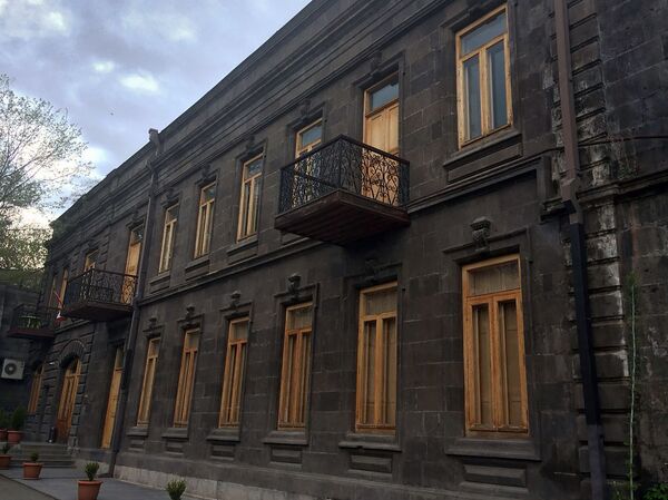 Գյումրու պատմության մոռացված մասնիկը. ինչ կլինի Ֆրունզիկի և Գալյա Նովենցի «սիրո տան» հետ - Sputnik Արմենիա