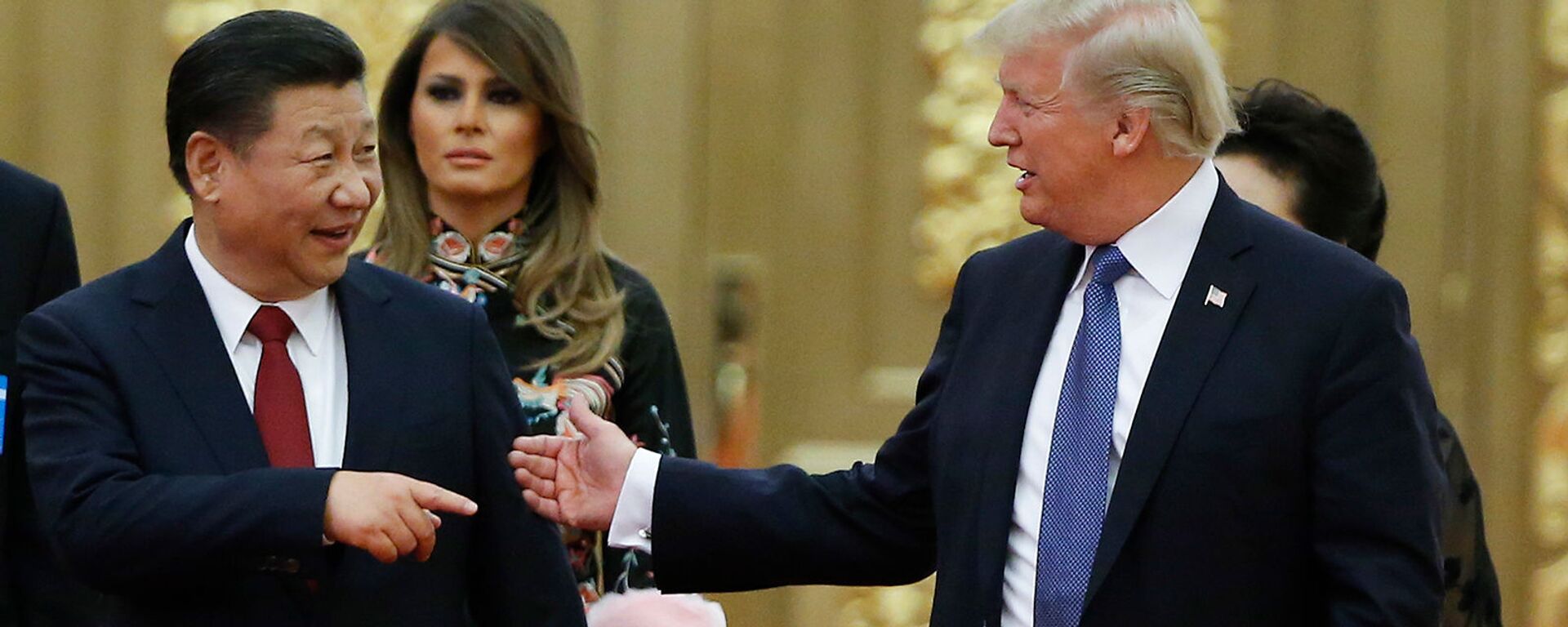 Президент США Дональд Трамп председатель КНР Си Цзиньпин перед началом государственного ужина с первыми леди в большом Народном зале (9 ноября 2017). Пекин Президент США Дональд Трамп председатель КНР Си Цзиньпин перед началом государственного ужина с первыми леди в большом Народном зале (9 ноября 2017). Пекин - Sputnik Արմենիա, 1920, 29.08.2019