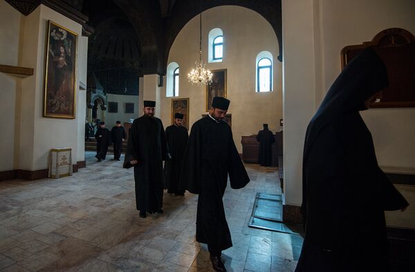 Священнослужители Эчмиадзина Священнослужители Эчмиадзина - Sputnik Արմենիա