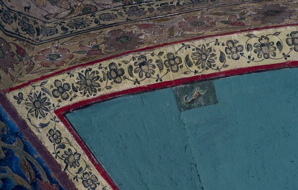 Окаменевший скорпион в окружении фресок с изображениями ангелов Окаменевший скорпион в окружении фресок с изображениями ангелов - Sputnik Արմենիա