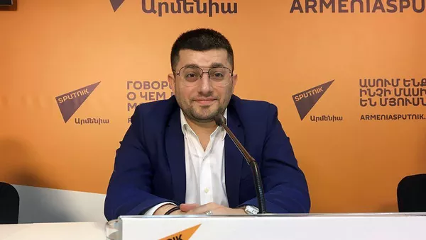 Альберт Акопян на пресс-конференции, приуроченной к предстоящему чемпионату мира по спортивным танцам в Армении (15 мая 2019). Еревaн - Sputnik Армения