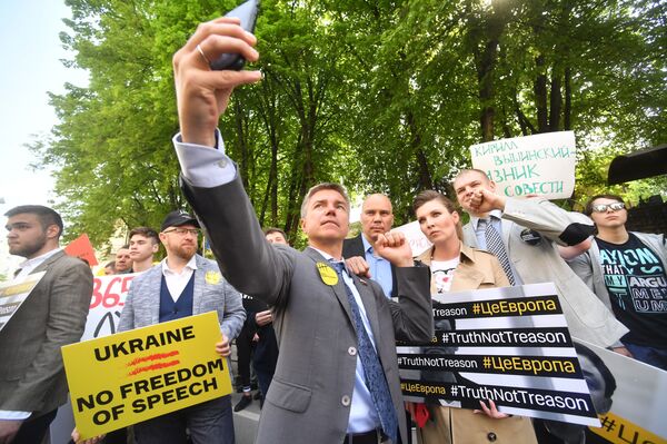 Акция в поддержку руководителя портала РИА Новости Украина Кирилла Вышинского - Sputnik Армения