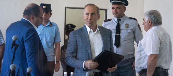 Роберт Кочарян с адвокатами Айком Алумяном и Рубеном Саакяном на заседании суда по делу 1 марта (15 мая 2019). Еревaн - Sputnik Армения