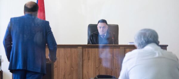 Речь адвоката Роберта Кочаряна Айка Алумяна на заседании суда по делу 1 марта (15 мая 2019). Еревaн - Sputnik Արմենիա