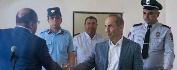 Роберт Кочарян с адвокатом Айком Алумяном на заседании суда по делу 1 марта (15 мая 2019). Еревaн Роберт Кочарян с адвокатом Айком Алумяном на заседании суда по делу 1 марта (15 мая 2019). Еревaн - Sputnik Արմենիա