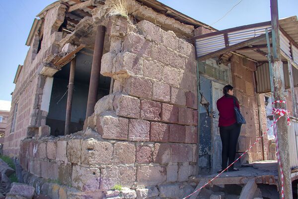 12 օր է` մեքենայի մեջ եմ քնում. ինչպես 1 օրում «փլվեցին» Սահակյան ընտանիքի ծրագրերը 12 օր է` մեքենայի մեջ եմ քնում. ինչպես 1 օրում «փլվեցին» Սահակյան ընտանիքի ծրագրերը - Sputnik Արմենիա