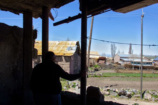 12 օր է` մեքենայի մեջ եմ քնում. ինչպես 1 օրում «փլվեցին» Սահակյան ընտանիքի ծրագրերը 12 օր է` մեքենայի մեջ եմ քնում. ինչպես 1 օրում «փլվեցին» Սահակյան ընտանիքի ծրագրերը - Sputnik Արմենիա