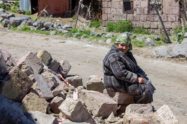 12 օր է` մեքենայի մեջ եմ քնում. ինչպես 1 օրում «փլվեցին» Սահակյան ընտանիքի ծրագրերը 12 օր է` մեքենայի մեջ եմ քնում. ինչպես 1 օրում «փլվեցին» Սահակյան ընտանիքի ծրագրերը - Sputnik Արմենիա