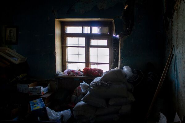 12 օր է` մեքենայի մեջ եմ քնում. ինչպես 1 օրում «փլվեցին» Սահակյան ընտանիքի ծրագրերը 12 օր է` մեքենայի մեջ եմ քնում. ինչպես 1 օրում «փլվեցին» Սահակյան ընտանիքի ծրագրերը - Sputnik Արմենիա