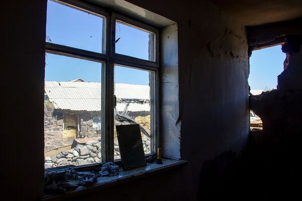 12 օր է` ինքնաշարժի մէջ կը քնանամ. 1 օրուան մէջ «փլեցան» Սահակեան ընտանիքի ծրագիրները - Sputnik Արմենիա