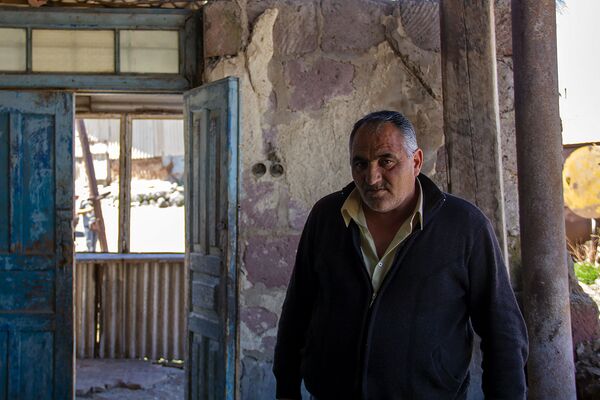 12 օր է` ինքնաշարժի մէջ կը քնանամ. 1 օրուան մէջ «փլեցան» Սահակեան ընտանիքի ծրագիրները - Sputnik Արմենիա