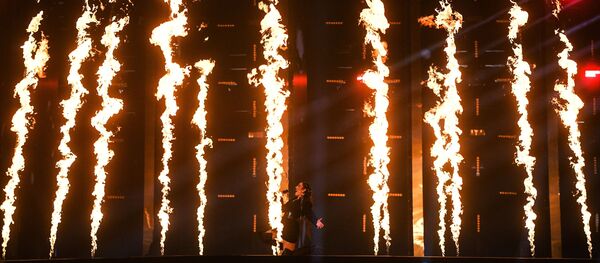 Армянская певица Србук исполняет «Walking Out» на репетиции второго полуфинала Международного конкурса песни Евровидение-2019 в Тель-Авиве (15 мая 2019). Израиль Армянская певица Србук исполняет «Walking Out» на репетиции второго полуфинала Международного конкурса песни Евровидение-2019 в Тель-Авиве (15 мая 2019). Израиль - Sputnik Армения