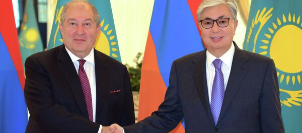 Президенты Армении и Казахстана Армен Саркисян и Касым-Жомарт Токаев на Астанинском экономическом форуме (16 мая 2019). Нур-Султан Президенты Армении и Казахстана Армен Саркисян и Касым-Жомарт Токаев на Астанинском экономическом форуме (16 мая 2019). Нур-Султан - Sputnik Армения