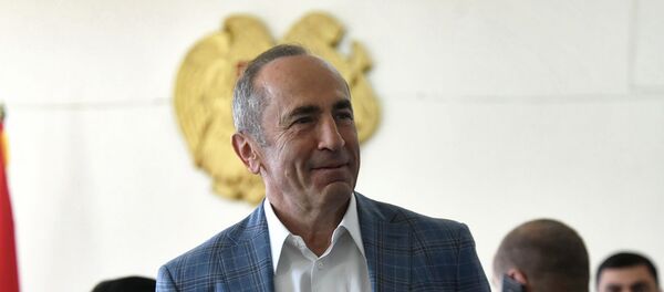 Роберт Кочарян перед началом судебного заседания по делу 1 марта (16 мая 2019). Еревaн - Sputnik Армения