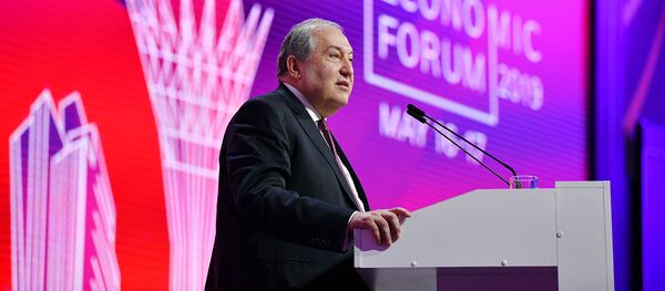 Выступление президента Армении Армена Саркисяна на 12-м Астанинском экономическом форуме (16 мая 2019). Нур-Султан - Sputnik Արմենիա
