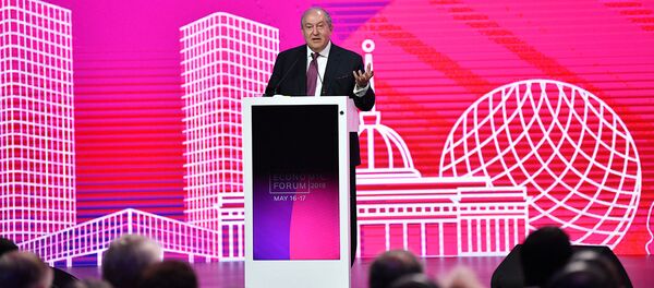 Выступление президента Армении Армена Саркисяна на 12-м Астанинском экономическом форуме (16 мая 2019). Нур-Султан - Sputnik Արմենիա