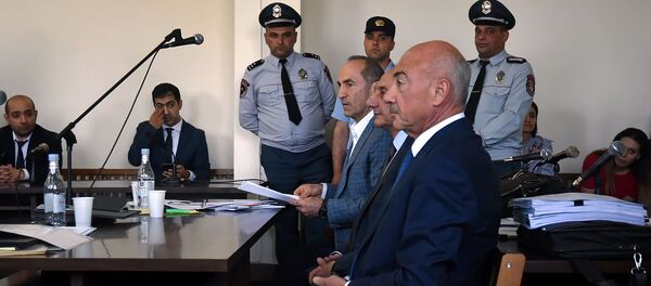 Президент Карабаха Бако Саакян, экс-президент Аркадий Гукасян и Роберт Кочарян в зале суда по делу 1 марта (16 мая 2019). Еревaн - Sputnik Армения