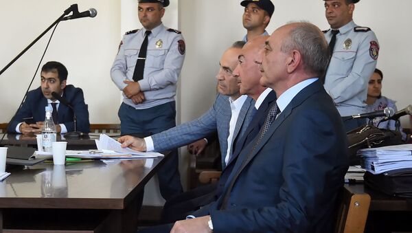 Президент Карабаха Бако Саакян, экс-президент Аркадий Гукасян и Роберт Кочарян в зале суда по делу 1 марта (16 мая 2019). Еревaн - Sputnik Արմենիա