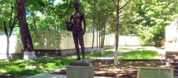 Статуя Продавец воды в Ереване - Sputnik Արմենիա