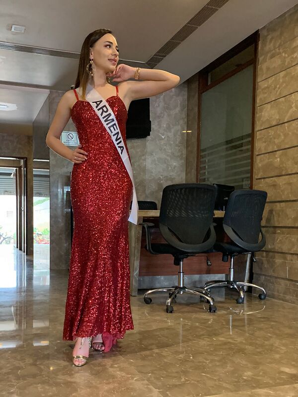 Не боюсь выходить из дома без...: армянская модель Юлия Егян о титуле Miss Europe - Sputnik Армения