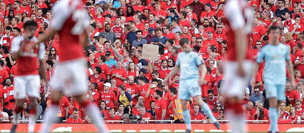 Трибуна болельщиков футбольного клуба Арсенал на матче АПЛ между командами Арсенал и Бернли (6 мая 2018). Лондон - Sputnik Армения