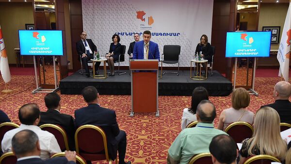 Речь Артура Казиняна на первом съезде партии Одна Армения (18 мая 2019). Еревaн - Sputnik Արմենիա