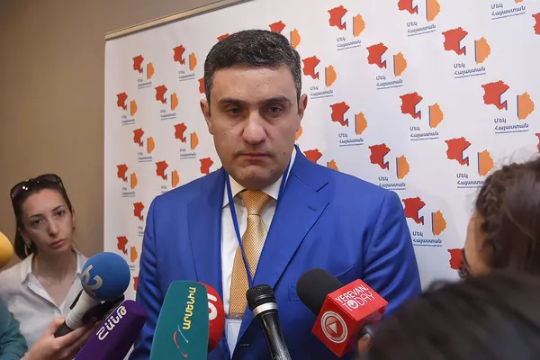 В Армении появилась оппозиция технократов – создана партия Одна Армения В Армении появилась оппозиция технократов – создана партия Одна Армения - Sputnik Армения