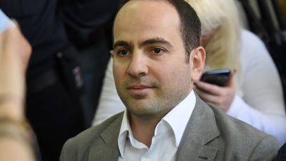 Седрак Кочарян в зале суда перед началом заседания по делу "1 марта" (18 мая 2019). Еревaн
