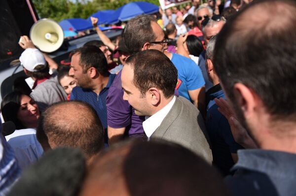 Рад, что мой отец выходит на свободу  - младший сын Кочаряна - Sputnik Армения