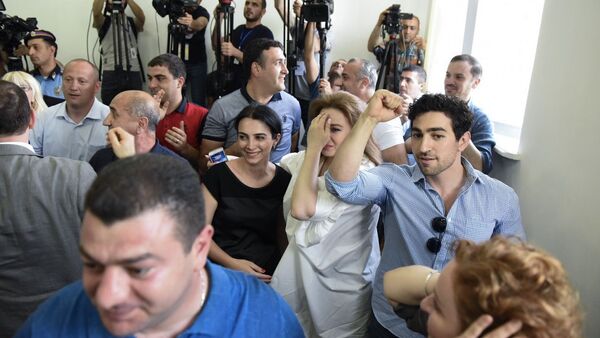 Левон Кочарян в зале суда во время оглашения решения об освобождении отца из-под стражи (18 мая 2019). Еревaн - Sputnik Армения