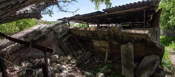 Аварийный дом в селе Вохчаберд, Котайк - Sputnik Армения