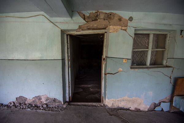 Տեսողական խաբկա՞նք, թե՞ ծռմռված պատեր. կյանքը Ողջաբերդի հոսող հողի վրա Տեսողական խաբկա՞նք, թե՞ ծռմռված պատեր. կյանքը Ողջաբերդի հոսող հողի վրա - Sputnik Արմենիա