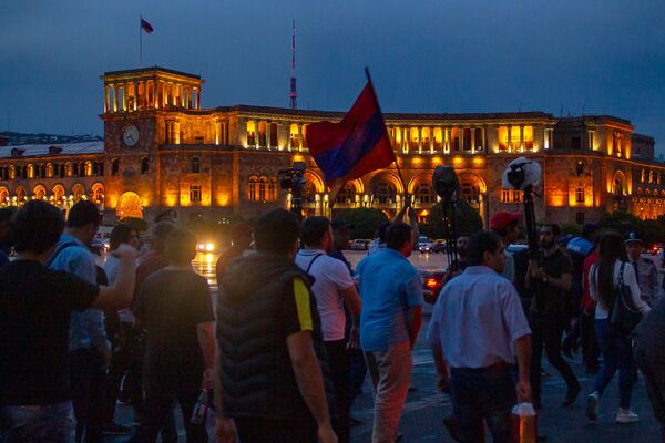 Երևանի կենտրոնում բողոքի երթ են անցկացնում ընդդեմ Քոչարյանի ազատ արձակման. լուսանկարներ Երևանի կենտրոնում բողոքի երթ են անցկացնում ընդդեմ Քոչարյանի ազատ արձակման. լուսանկարներ - Sputnik Արմենիա