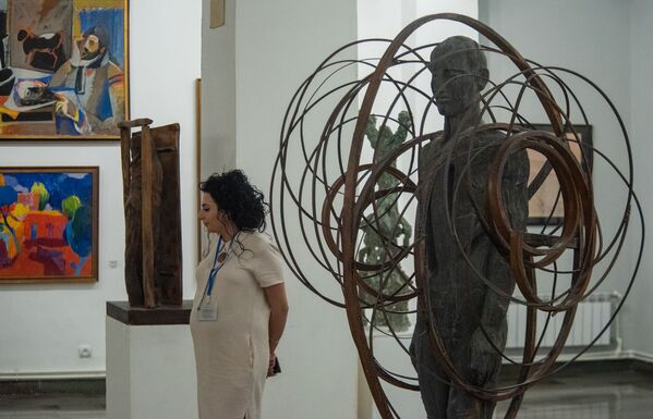 Сотрудник Музея современного искусства - Sputnik Армения
