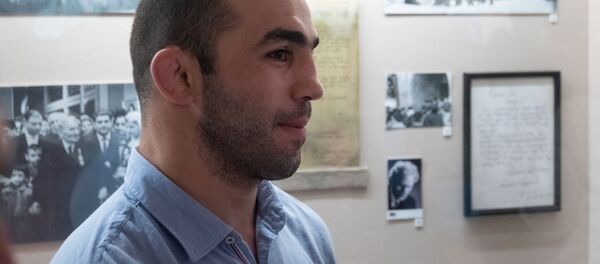 Депутат Арсен Джулфалакян в Доме-музее Мартироса Сарьяна в рамках акции Ночь в музее - Sputnik Армения