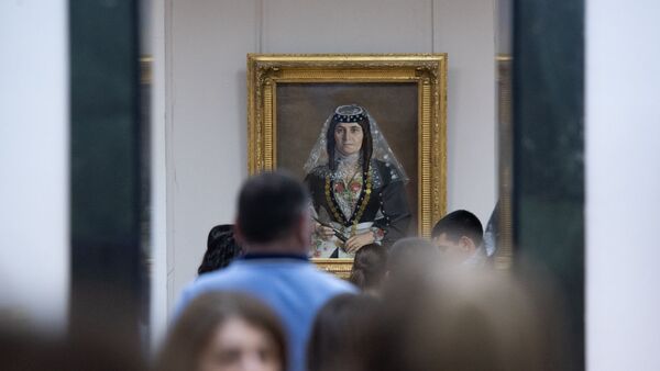 Посетители в Национальной картинной галерее Армении в рамках акции Ночь в музее - Sputnik Արմենիա